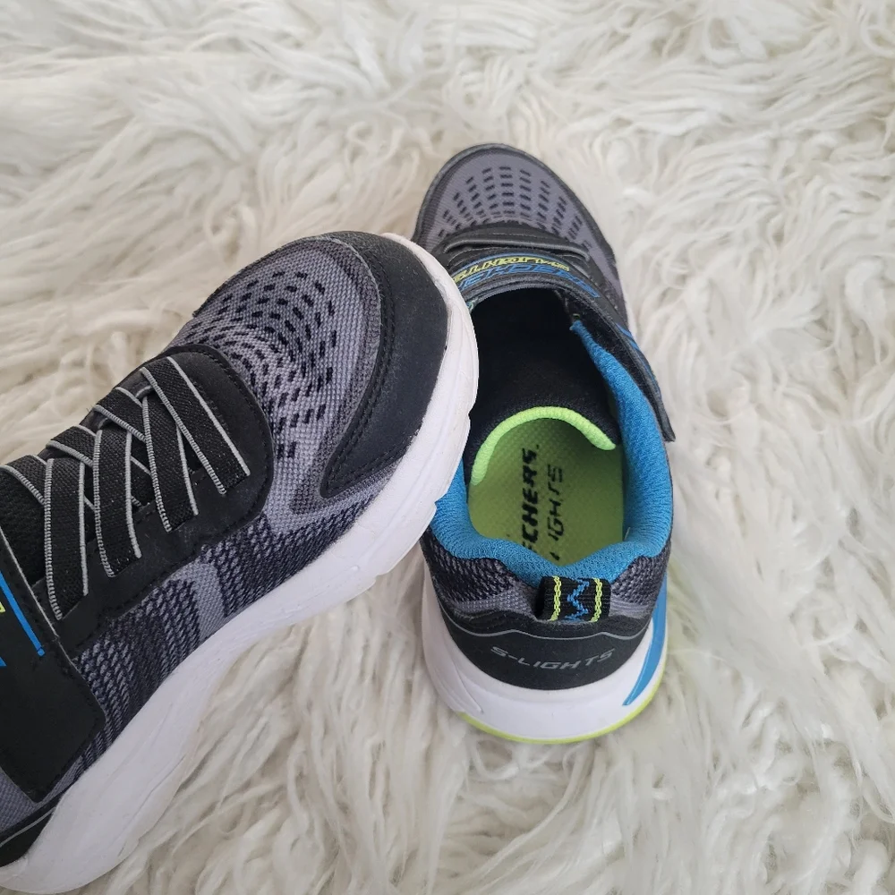 Skechers S-Lights Tri-Namics Light-Up Boys' Shoes - Picture 7 of 10